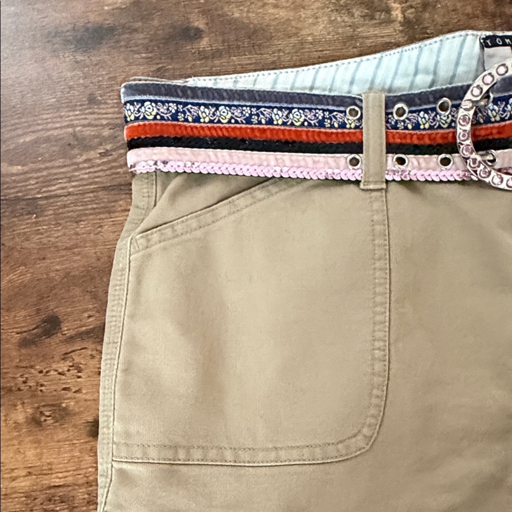 Tommy Hilfiger Women's Tan Cargo Shorts with Colorful Belt - Picture 8 of 10